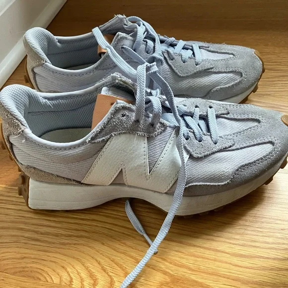 New Balance 327 Lavender Retro Sneakers - Picture 2 of 9